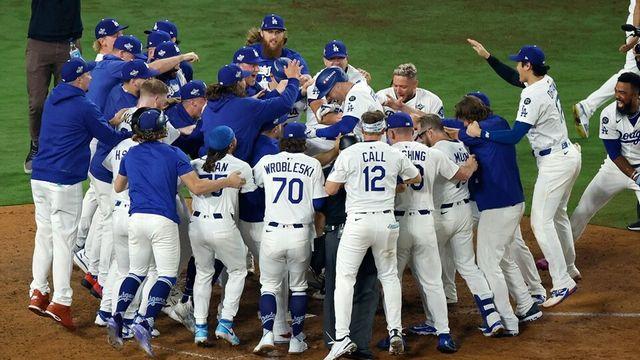 '프리먼 끝내기 홈런' 다저스, 연장 18회 혈투 끝에 WS 3차전 승리