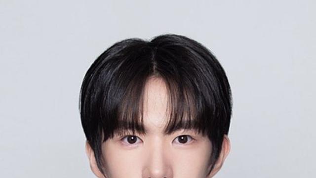 '떡볶이 수저' 아이돌 나온다…'신전떡볶이 3세' 하민기, 내년 데뷔 [공식]