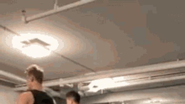 발레리노가 트레이닝하는 모습.