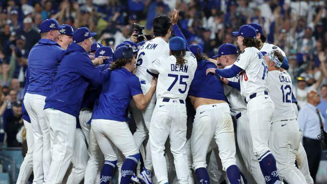 ‘18회 혈투’ 다저스, 프리먼 끝내기 홈런으로 WS 2승 1패 우위