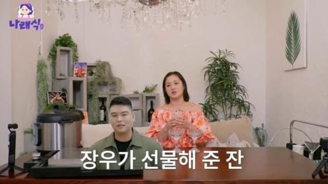박나래, ‘조혜원♥’ 이장우에 받은 명품잔 공개 “웨딩 화보 도와줬다고” [RE:뷰]