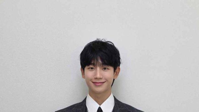 정해인, '기부와 나눔' 선행으로 국무총리표창 수상