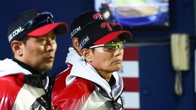 [STN 현장] 3연승 노리는 LG 염경엽 감독 “오스틴 활약 엄청 기대…치리노스 4차전 선발 가능”