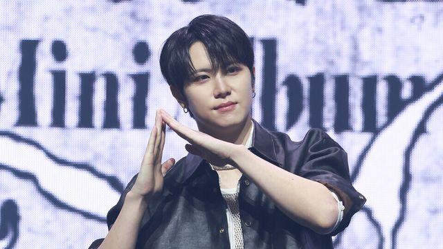 [NC포토] 위아이 김동한, 피지컬로 압도