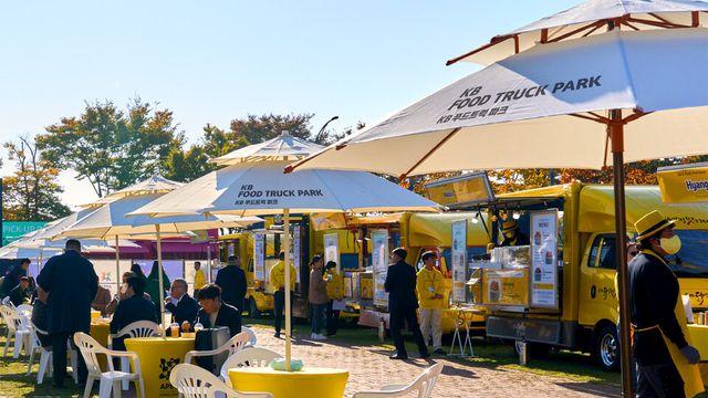 KB금융, ‘2025 APEC CEO 서밋’ 현장에서 글로벌 손님맞이에 앞장서 KB금융, ‘2025 APEC CEO 서밋’ 현장에서 글로벌 손님맞이에 앞장서