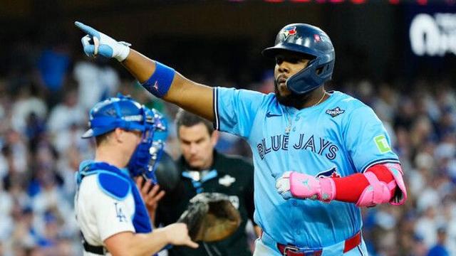 '게레로 주니어 역전포' 토론토, WS 4차전 잡고 반격 '2승 2패'…오타니 6이닝 4실점