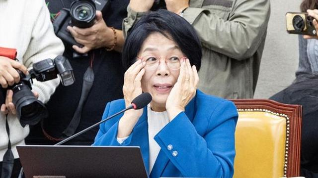 올해 국감 중 결혼한 최민희 딸, SNS엔 ‘작년 결혼’…“수금세리머니였냐”