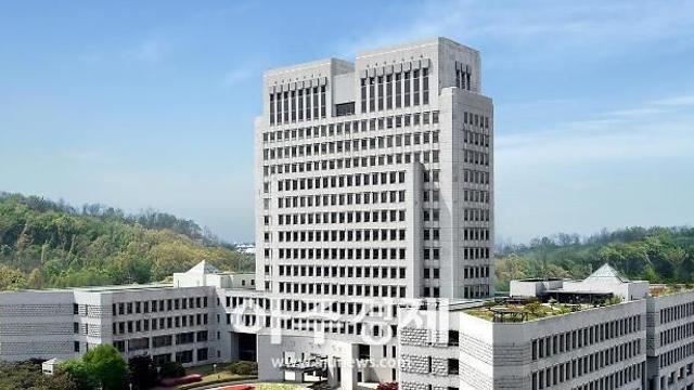 16년간 옥탑 시멘트에 숨긴 살인…’동거녀 암매장’ 50대, 징역 14년