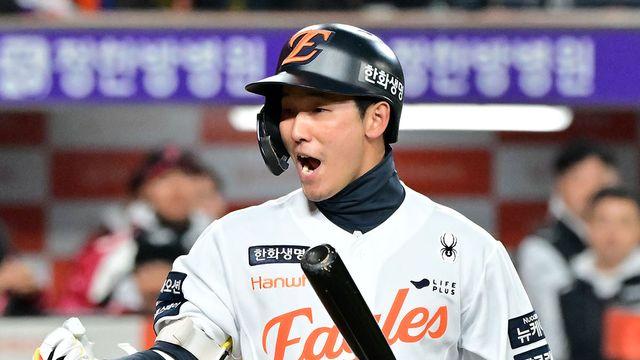 9500일 만의 감격, 여기서 시작됐다…2사 만루서 대타? 보는 사람 살 떨리는데 