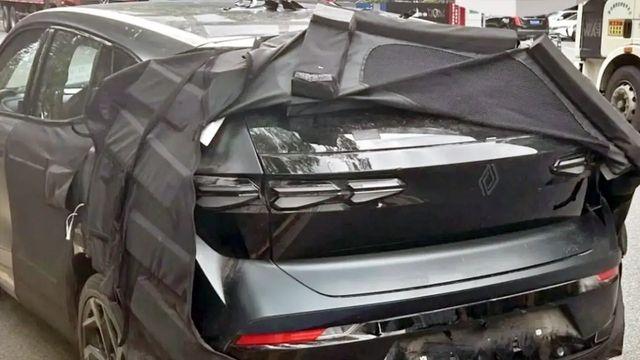 “출시 앞두고 날벼락”… 르노 신형 SUV, 디자인 유출에 소비자 ‘환호’ “출시 앞두고 날벼락”… 르노 신형 SUV, 디자인 유출에 소비자 ‘환호’