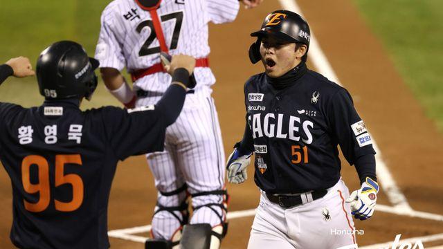 원정+국내 에이스 상대 바위 투척...대전으로 돌아온 돌멩이, 한화 반격 이끈다 [KS3]