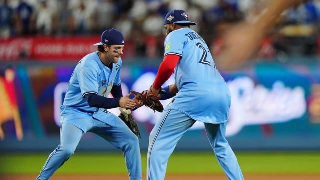 오타니 공략 성공한 토론토, 18회 대혈투 패배 극복하고 다저스 격파…WS 2승2패 원점 [WS 4차전]