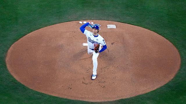 오타니, 생애 첫 WS 등판서 6이닝 4실점 '패전 위기'…159km 강속구 뿌렸지만 '블게주'에 투런포 얻어 맞았다