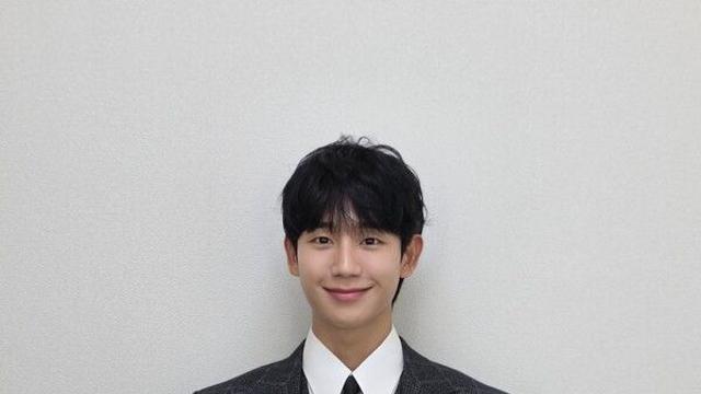 정해인, '금융의 날' 국무총리표창 수상…