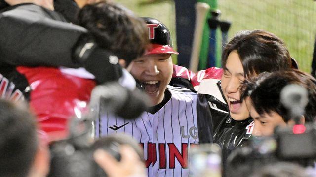 ‘2G 21득점’ 불붙은 타선 왜 바꿔? LG, 3차전 라인업도 똑같다…’담증세’ 치리노스는 미출전 명단 포함 [KS3]