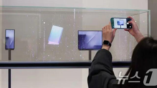 공개된 갤럭시 3단 폴더블 (트라이폴드) 실물