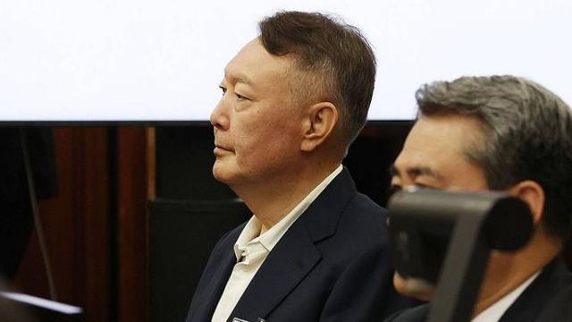 尹, 오늘 ‘내란 재판’ 넉 달 만에 출석…증인 곽종근과 공방 벌일 듯