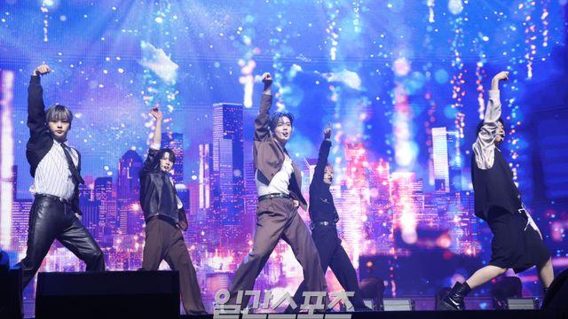 위아이, 팬 사랑 1등 그룹… “늘 응원해 준 루아이를 ‘원더랜드’로” [종합]