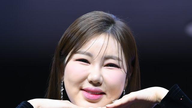 송가인, 데뷔 13년만 경사 터졌다…트로트 최초, 중학교 음악 교과서 수록