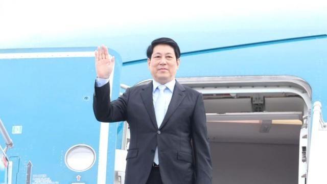 Chủ tịch nước Lương Cường lên đường dự Tuần lễ cấp cao APEC 2025