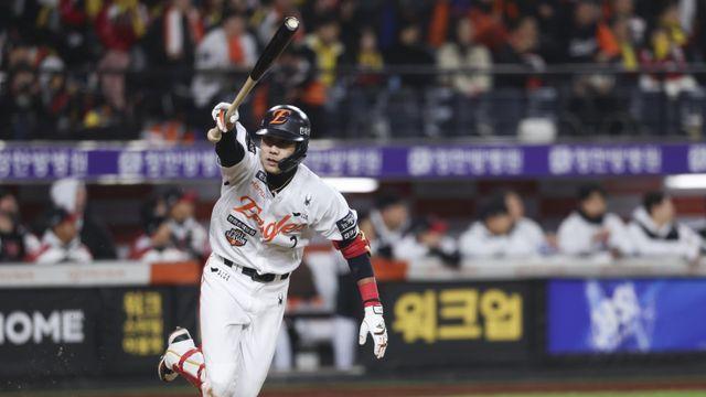 ‘올해 KS 첫 타석서 일냈다’ 심우준 기적의 역전 결승타…한화, LG 꺾고 2패 후 반격 [KS 3차전]