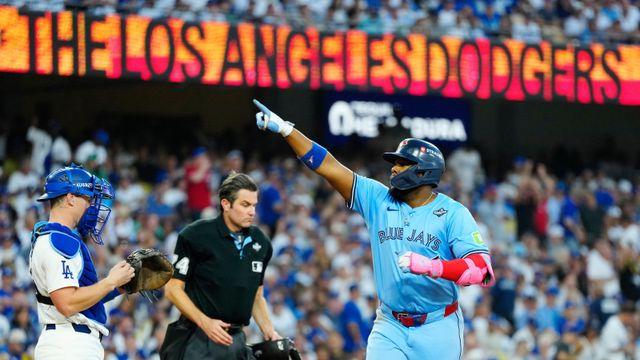 연장 18회 후유증 없다 '괴수' 앞세운 토론토, '투타니' 다저스 제압…WS 2승 2패 '원점'