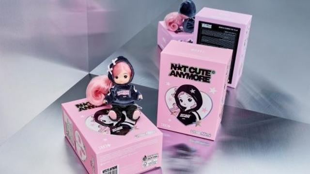 파우치부터 인형까지…역시 아일릿, MZ세대 트렌드 꿰뚫는 '감다살' 음반