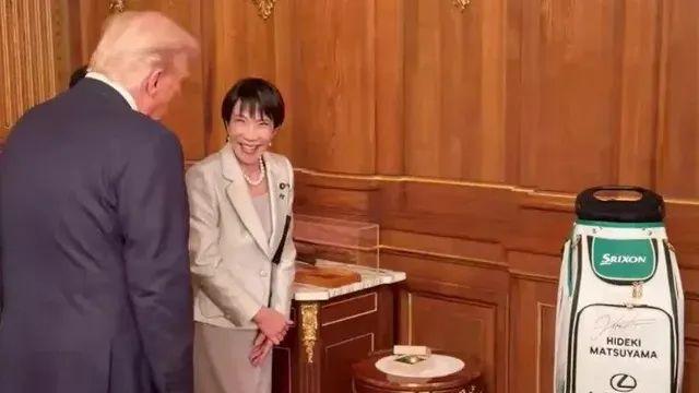 어제 트럼프가 받은 선물 근황 ㅋㅋ