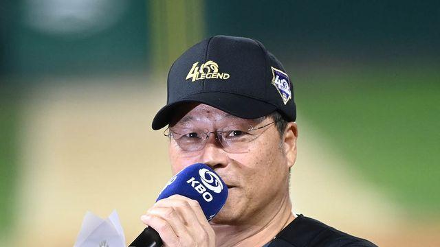 ‘1999 한화 우승 배터리’ 구대성-조경택, KS 3차전 시구-시포…애국가는 마마무 솔라