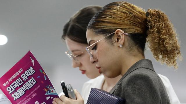 Hàn Quốc đẩy mạnh chiến lược “săn” nhân tài nước ngoài: từ K-Trainee đến K-STAR Visa