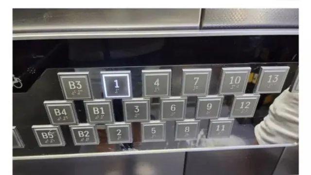 어떤 새끼가 엘베 버튼을 이 따위로 만들었냐??