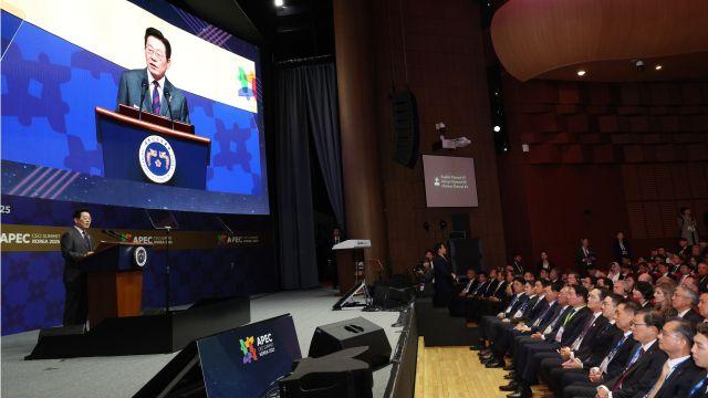 “APEC 이유로 또 토끼몰이하더니”…단속 피하던 25살 이주노동자 추락사