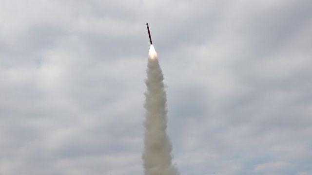 트럼프 한국 오기 직전 미사일 발사 공개한 북한…어떤 메시지 담겨 있나?