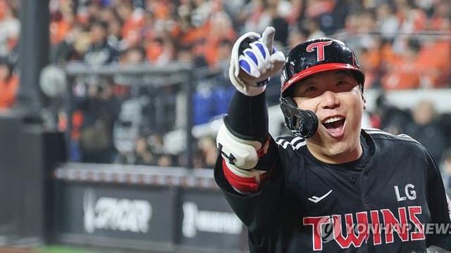 LG 김현수, 99번째 안타는 솔로 홈런…PS 통산 100안타 눈앞