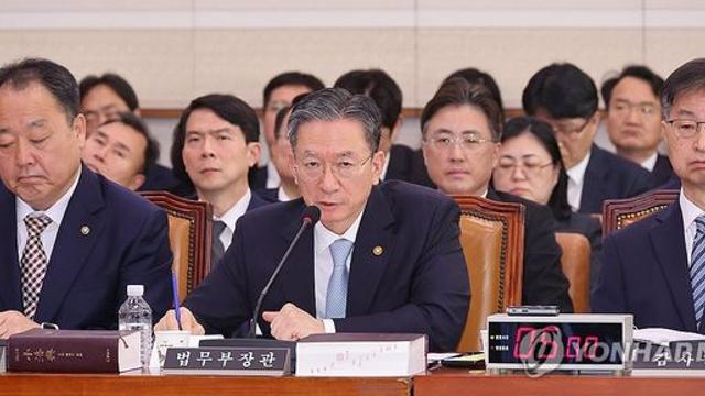 정성호 “李재판 재개지휘 부적절…尹즉시항고 포기, 관행과 달라” 정성호 “李재판 재개지휘 부적절…尹즉시항고 포기, 관행과 달라”