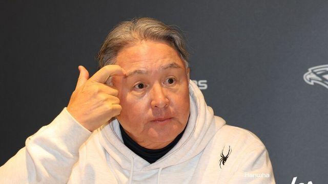 또 무너진 ‘마무리’ 김서현… 김경문 한화 감독 “맞고 난 다음엔 할 이야기 없어, 8회는 잘 막지 않았느냐”