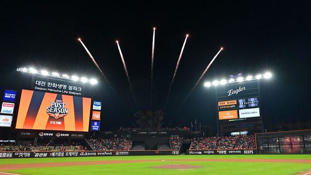 '1초 만에 싹 다 팔린다더니' LG-한화의 가을, 4차전도 여지없이 가득찼다…PS 36G 연속 완판 [KS4]