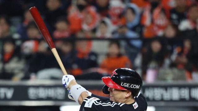 LG 김현수, 포스트시즌 통산 100안타…최다 안타 신기록 '-2'[KS]
