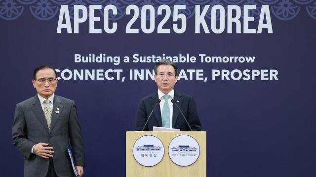 [특징주] 한화그룹株, 핵추진 잠수함 건조 승인 소식에 동반 강세