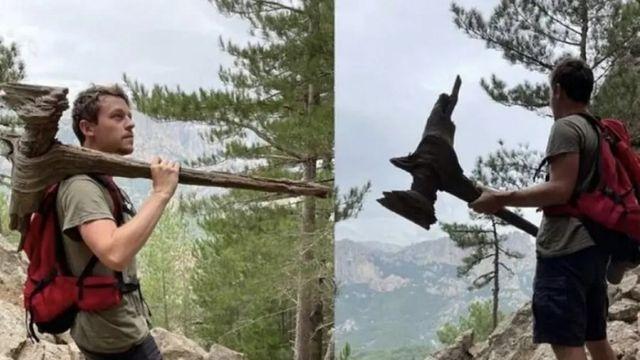 등산갔다가 참지못하고 사진찍은 남자