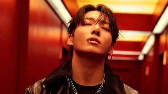 방탄소년단 정국, 셔츠 풀자 캘빈 조회수 2800만