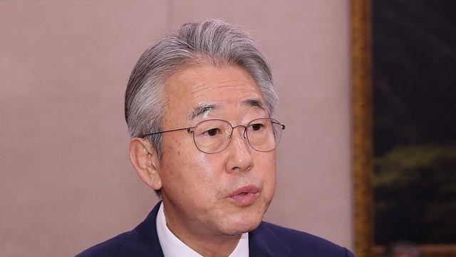 경찰, '억대 금품수수 혐의' 강호동 농협중앙회장 출국금지