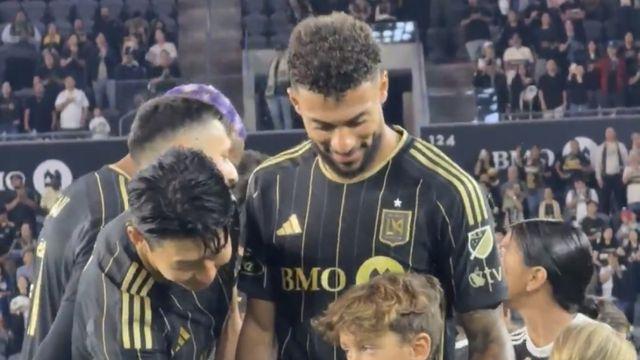 “사랑스러운 쏘니!” 경기보다 더 화제된 ‘이 행동’, 美 반응도 똑같다…아이들 예뻐한 손흥민