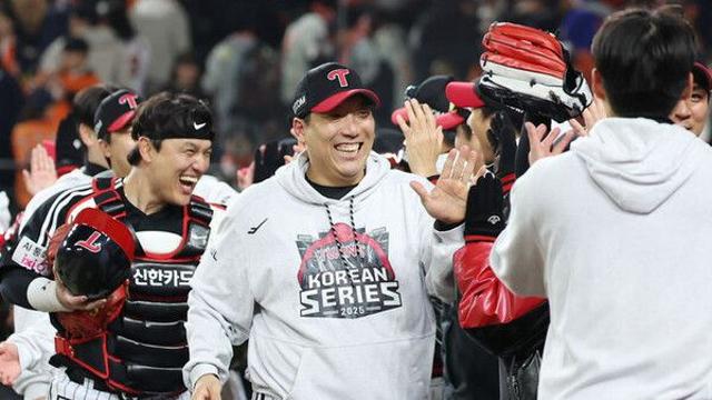 9회 역전 결승타 날린 LG 김현수 