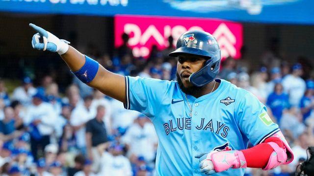 '백투백 홈런' 토론토, WS 5차전 승리…우승에 1승 남았다