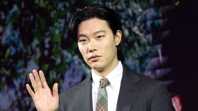 불참한다더니…류준열, '응답하라 1988' 가족들 만났다