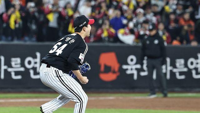 3차전 아픔 딛고 4차전 세이브…LG 유영찬 
