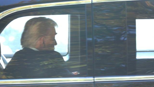 特朗普离开酒店前往中美领导人会谈地点