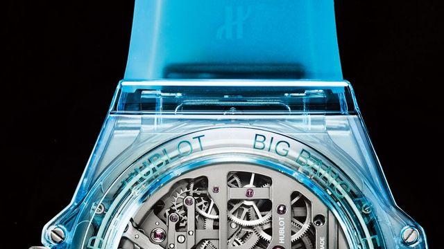 독창적인 케이스백을 지닌 시계 7