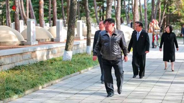 김정은, 트럼프 귀국일 병원 시찰…만남 제의엔 침묵